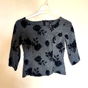 White House Black Market Black Top Floral Gray Black Blouse Sz 6 Small Stretch